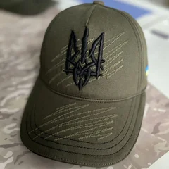 Кепка хакі у стилі гранж з об’ємним чорним тризубом